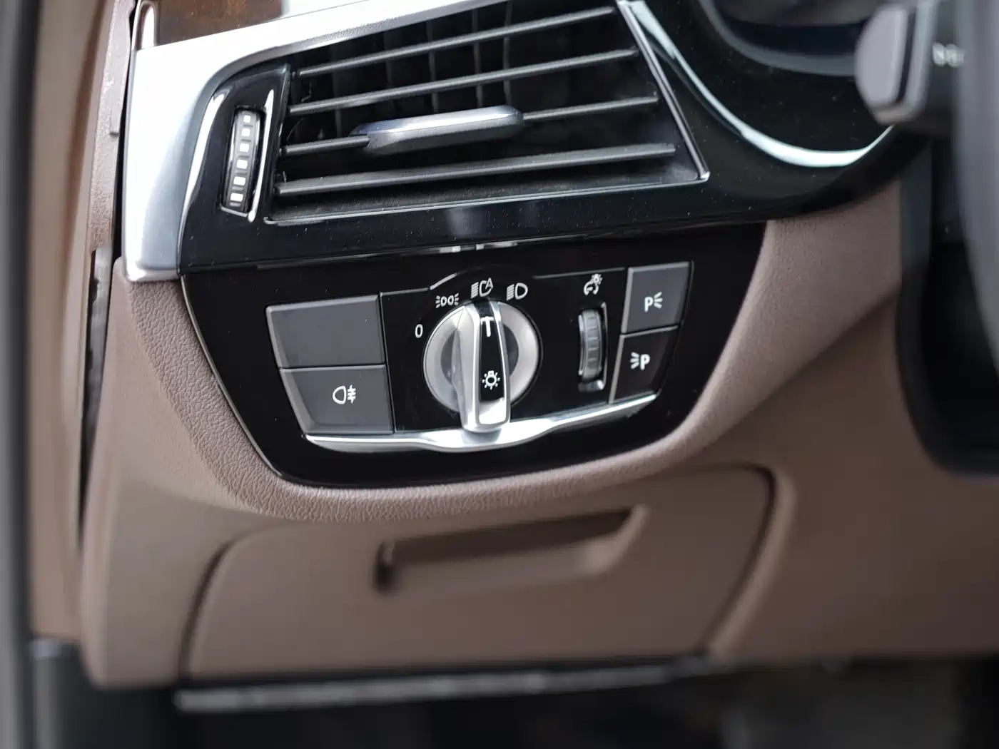 BMW 5 Series 2020 525Li Luxury Package фото 18
