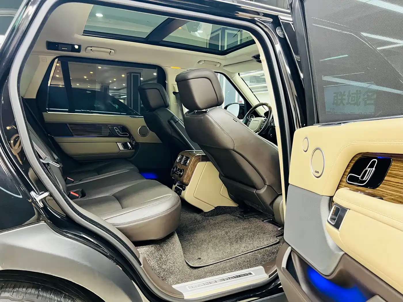 Land Rover Range Rover 2018 3.0 SC V6 Vogue Heritage Extended Edition фото 10