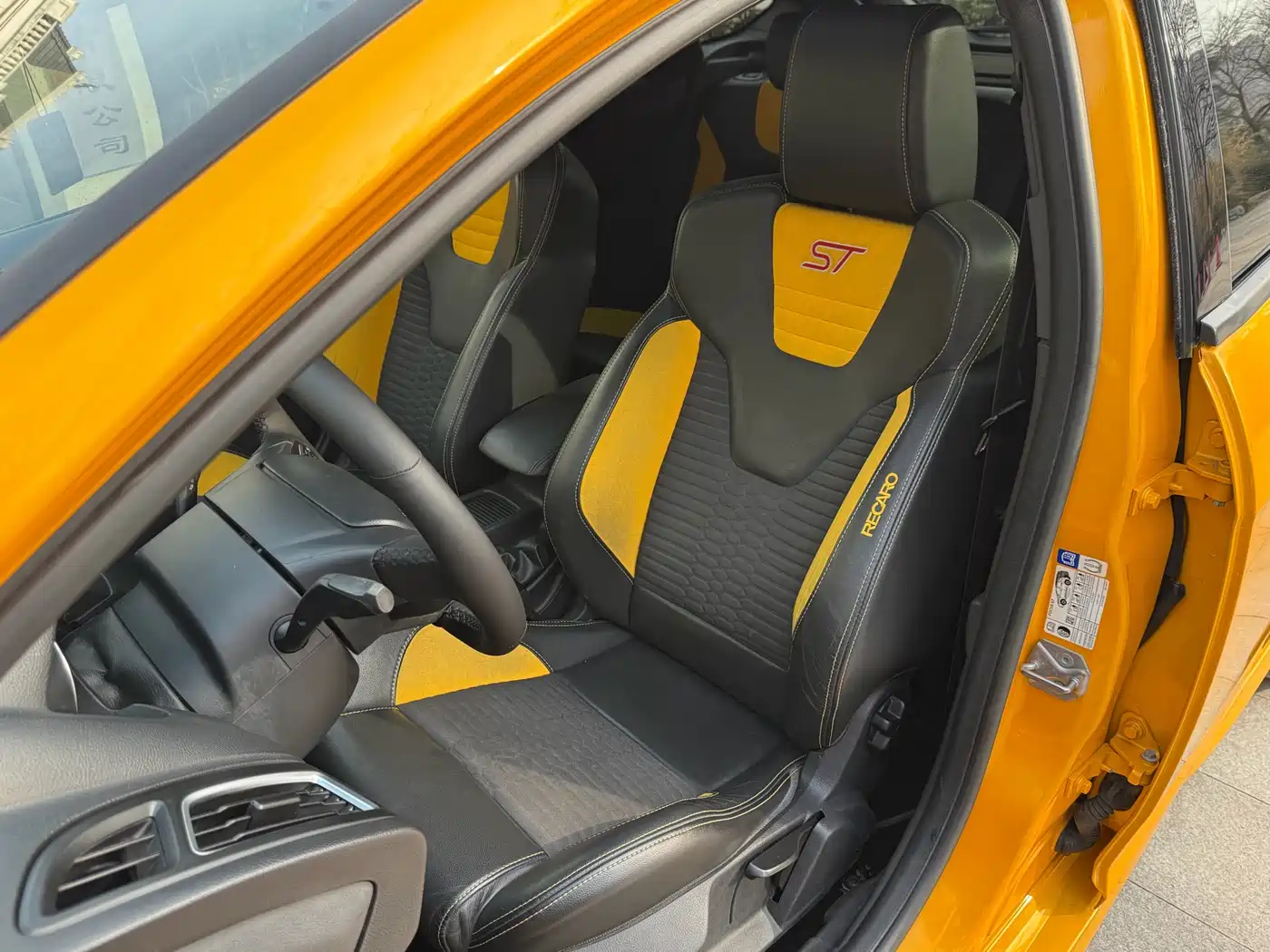 Ford Focus (Import) 2016 2015 2.0T ST Orange Edition