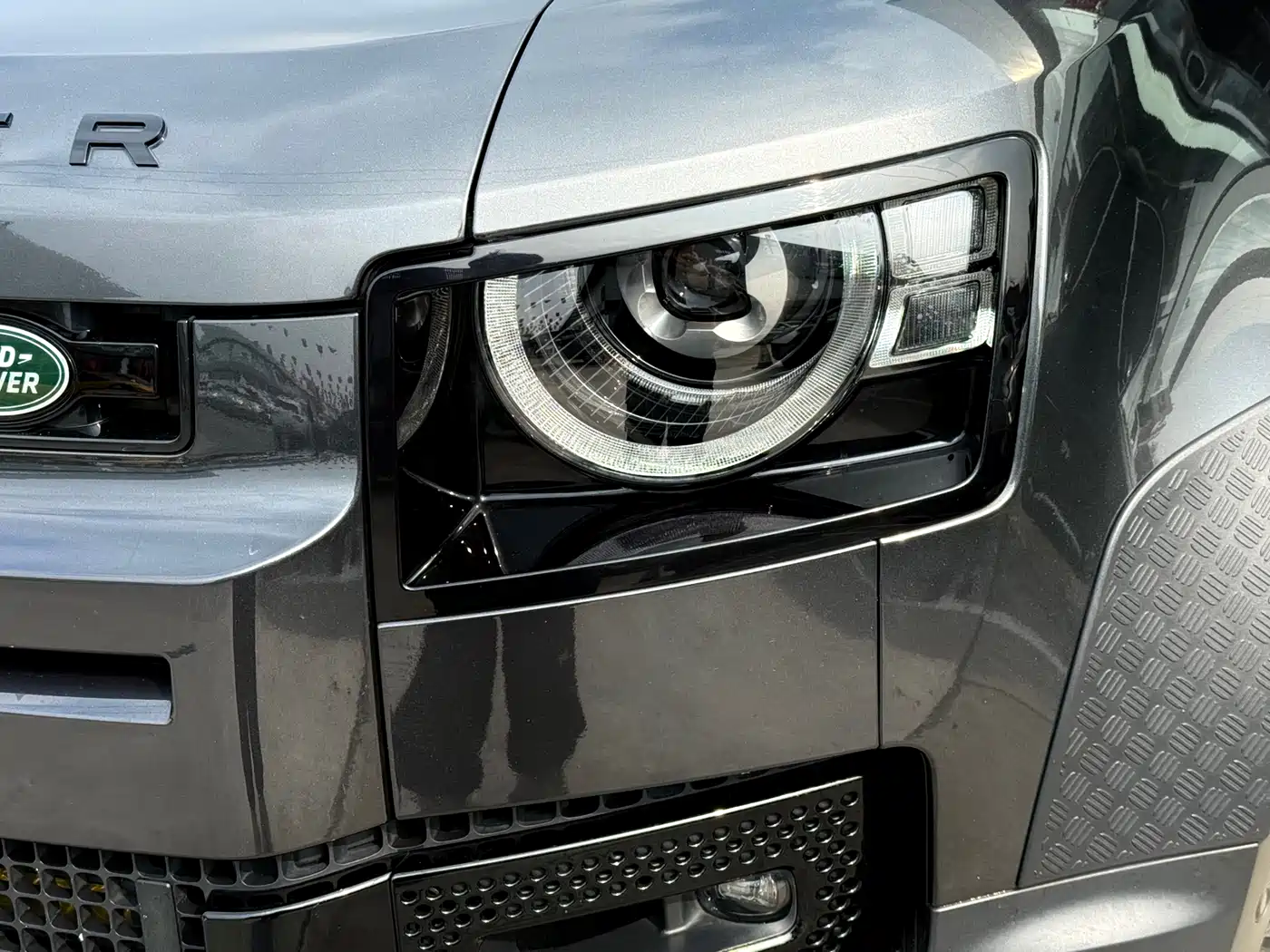 Land Rover Defender 2024 110 3.0T P400 Dark Special Edition фото 8
