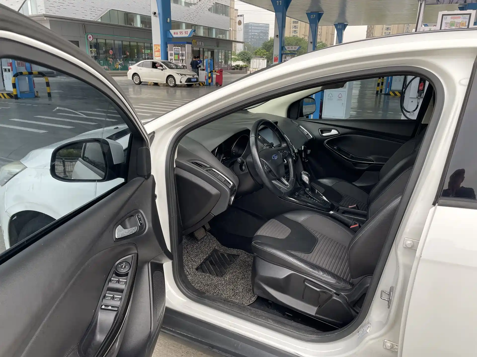 Фото 8 - Ford Focus