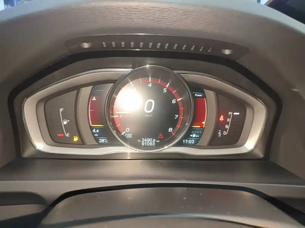 Фото 12 - Volvo V60