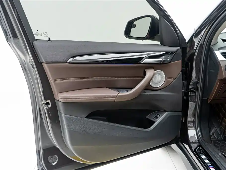 BMW X1 2022 sDrive25Li Leading фото 25