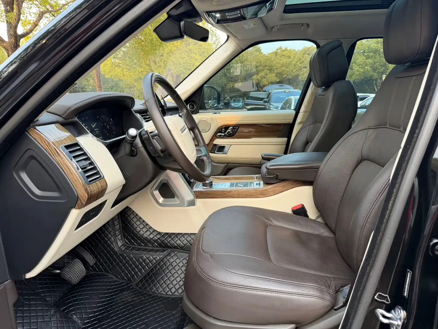 Land Rover Range Rover 2019 3.0 SC V6 Heritage Extended Edition фото 3