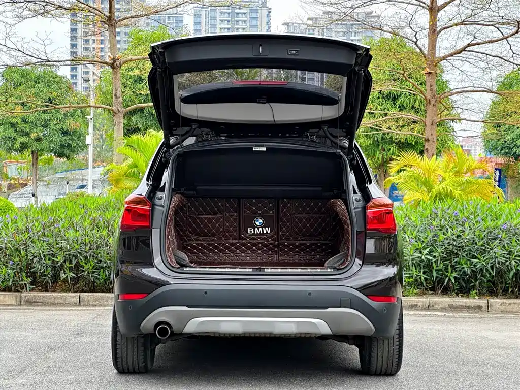 BMW X1 2019 sDrive18Li Premium Model фото 27