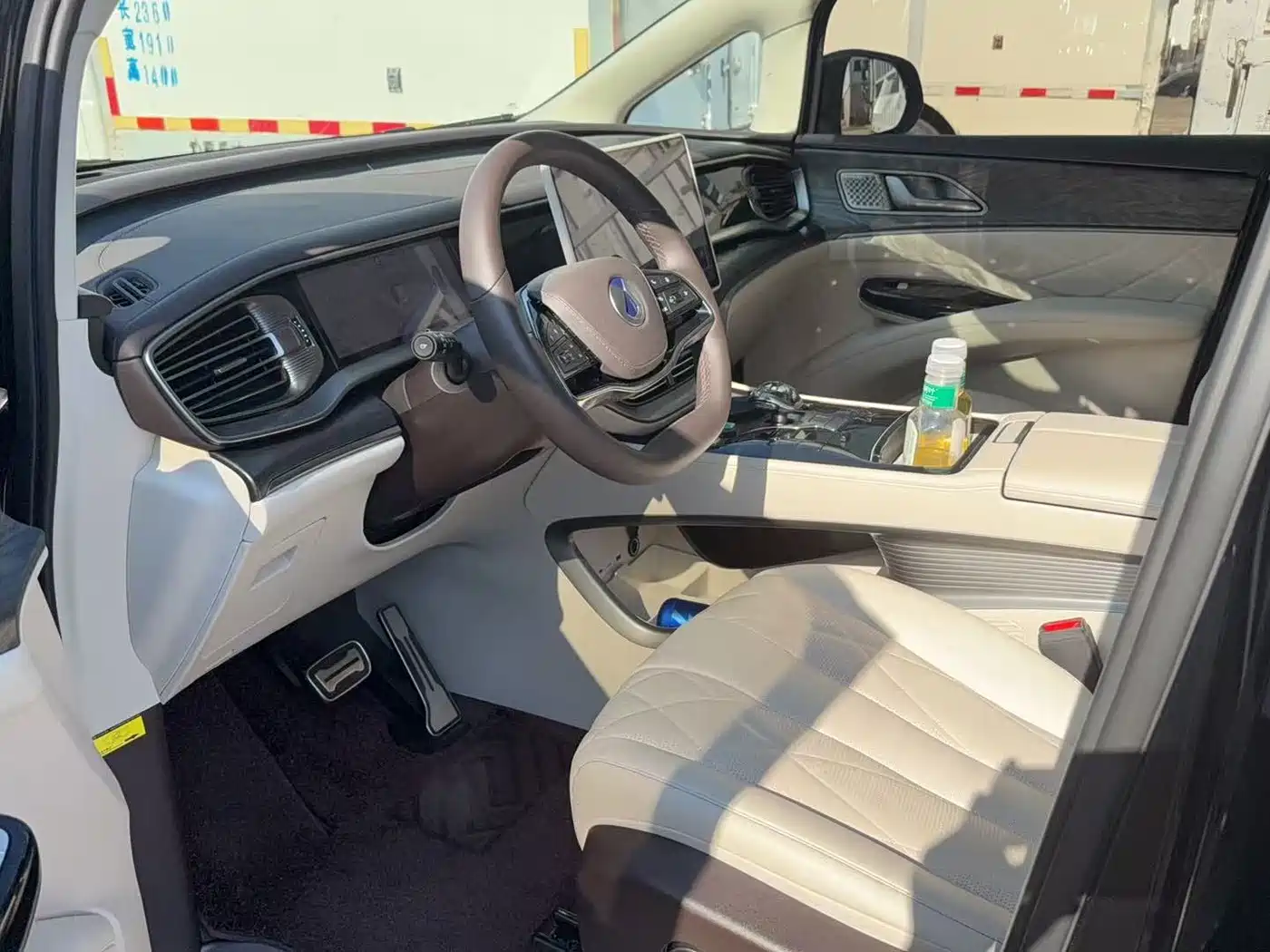 Denza D9 2025 2025 DM-i Smart Drive Edition 1020 AWD Prestige