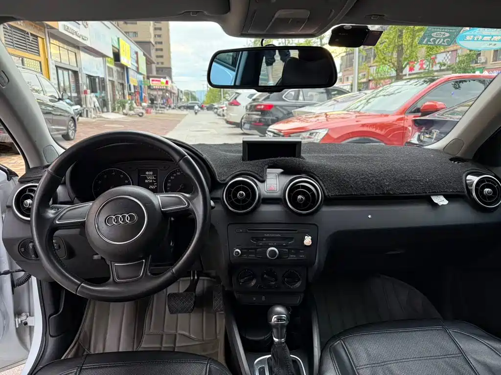 Audi A1 2015 2014 30 TFSI Sportback Fashion