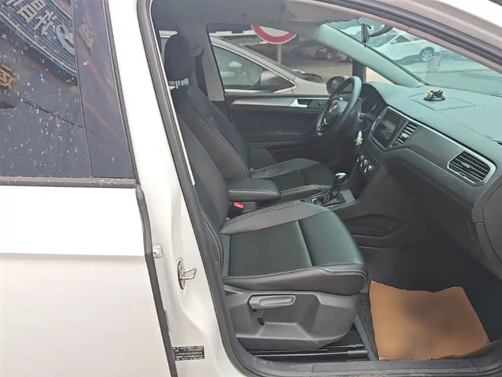 Volkswagen Golf Sportsvan 2018 1.6L Automatic Comfort фото 25