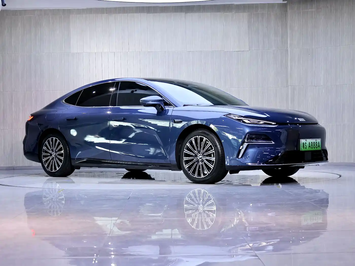 Geely Galaxy Galaxy Xingyao 8 2025 Model 130km EM-i Flagship Edition фото 2