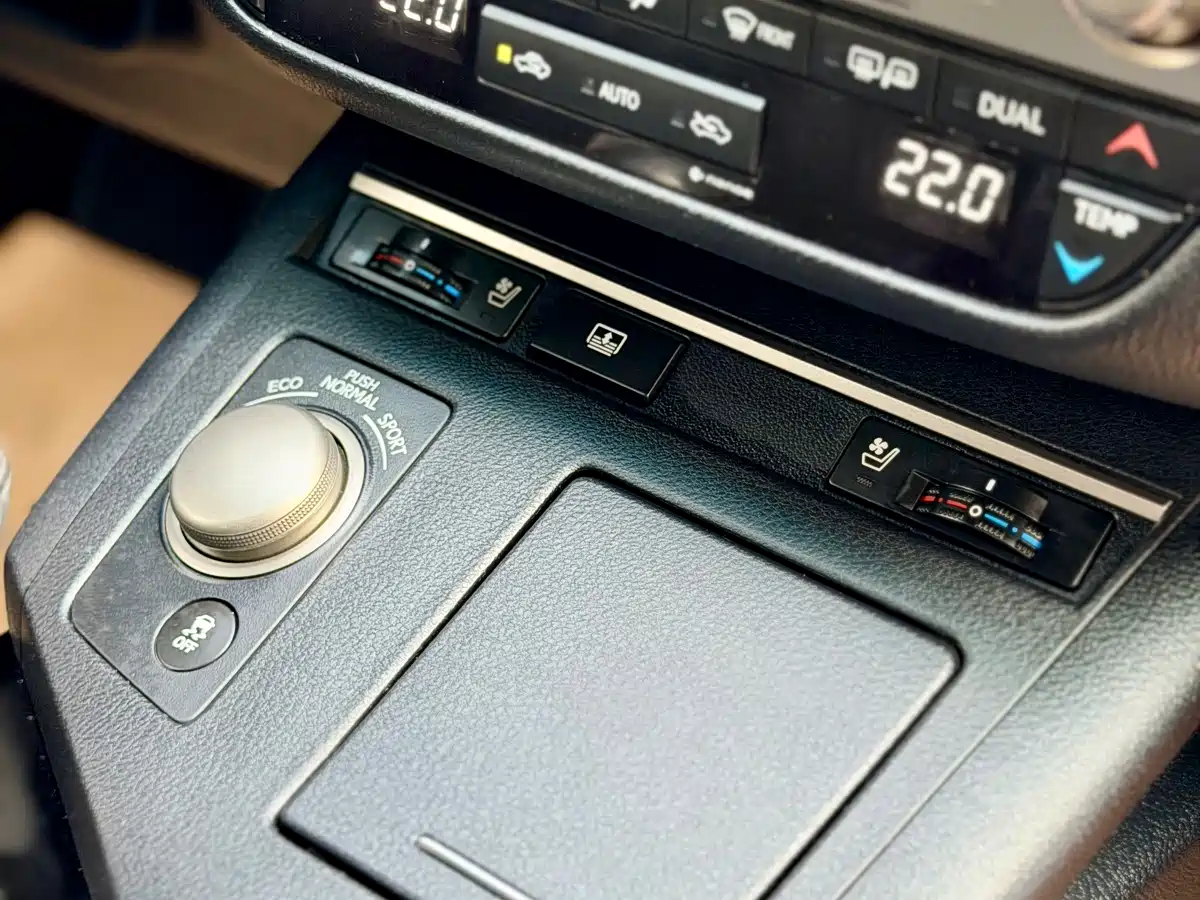 Lexus ES 2013 350 Elegance Edition фото 10