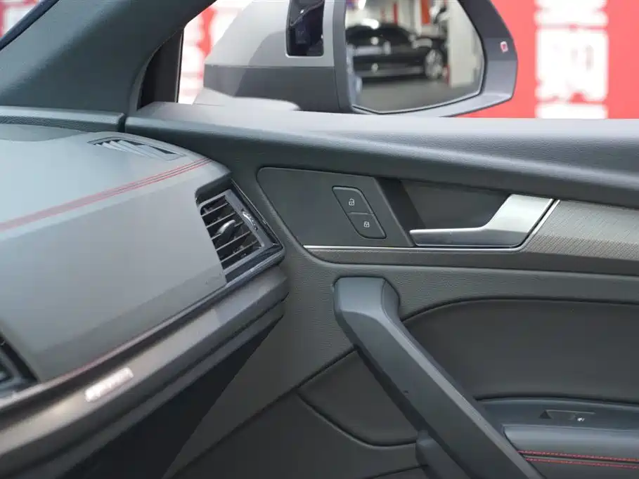 Audi Q5L Sportback 2022 40 TFSI RS Kit Speed Edition фото 16