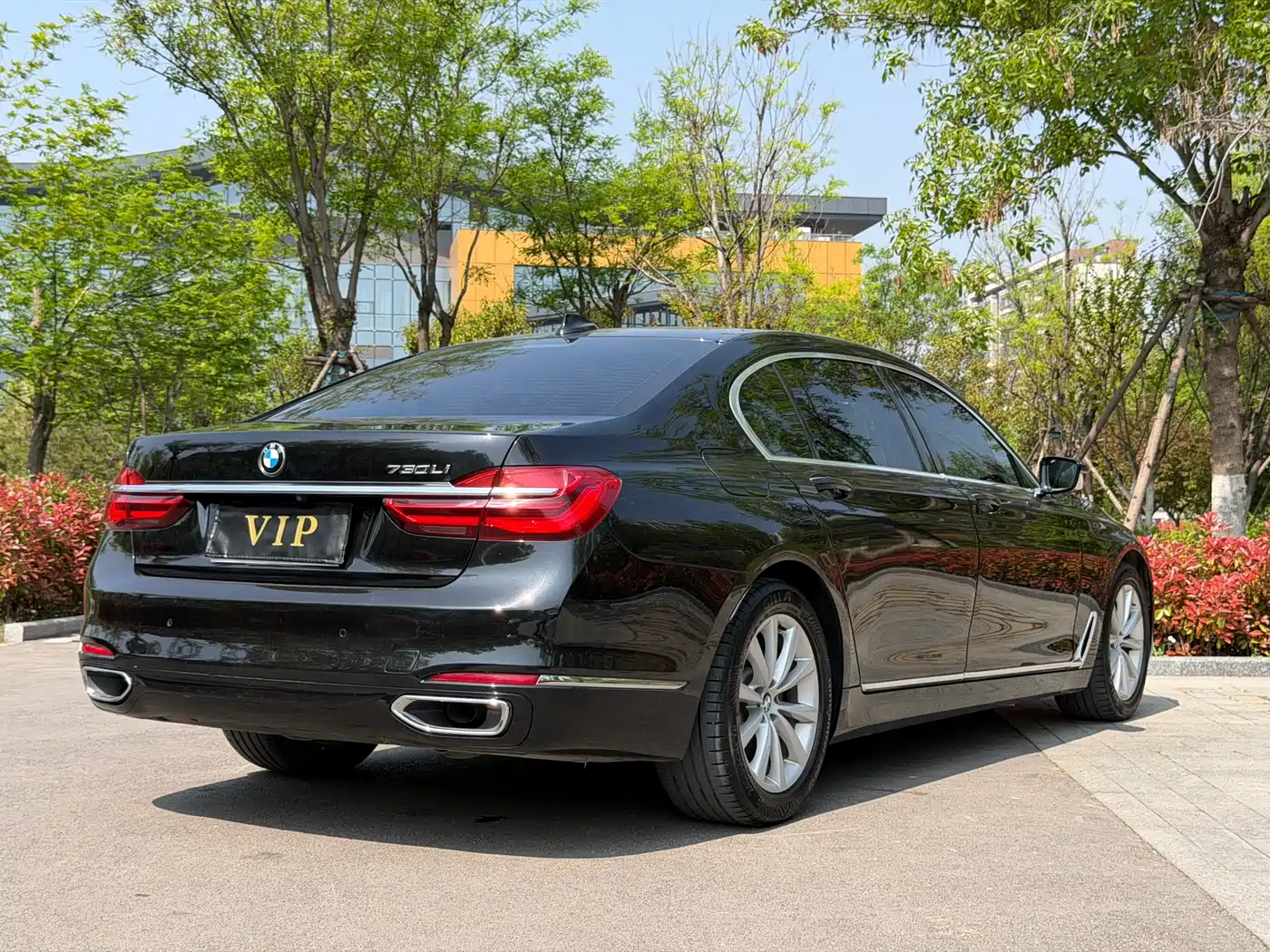 BMW 7 Series 2017 730Li Leading Edition фото 23