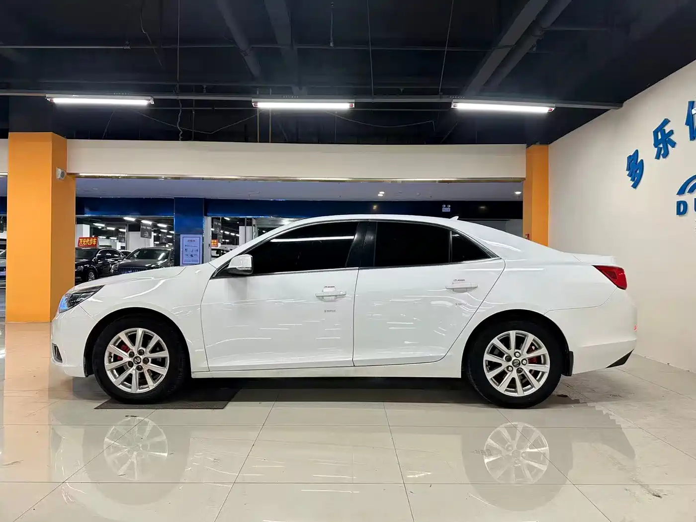 Chevrolet Malibu 2014 2.0L Automatic Luxury фото 9