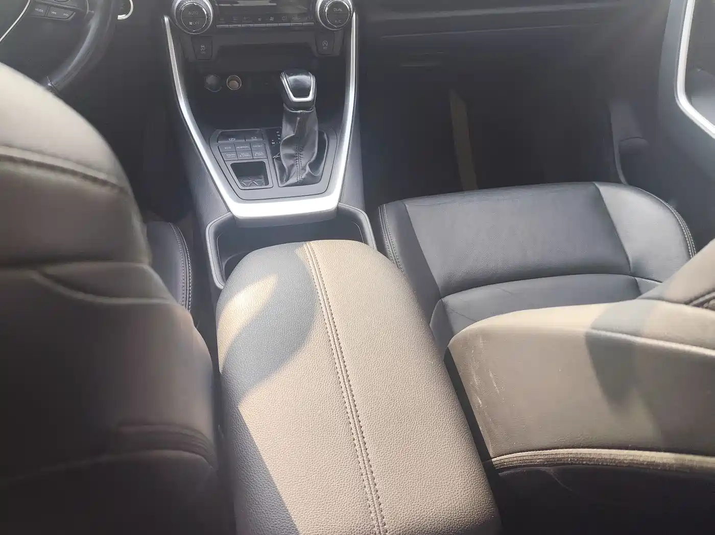 Toyota Wildlander 2022 2.0L CVT AWD Luxury Edition фото 8