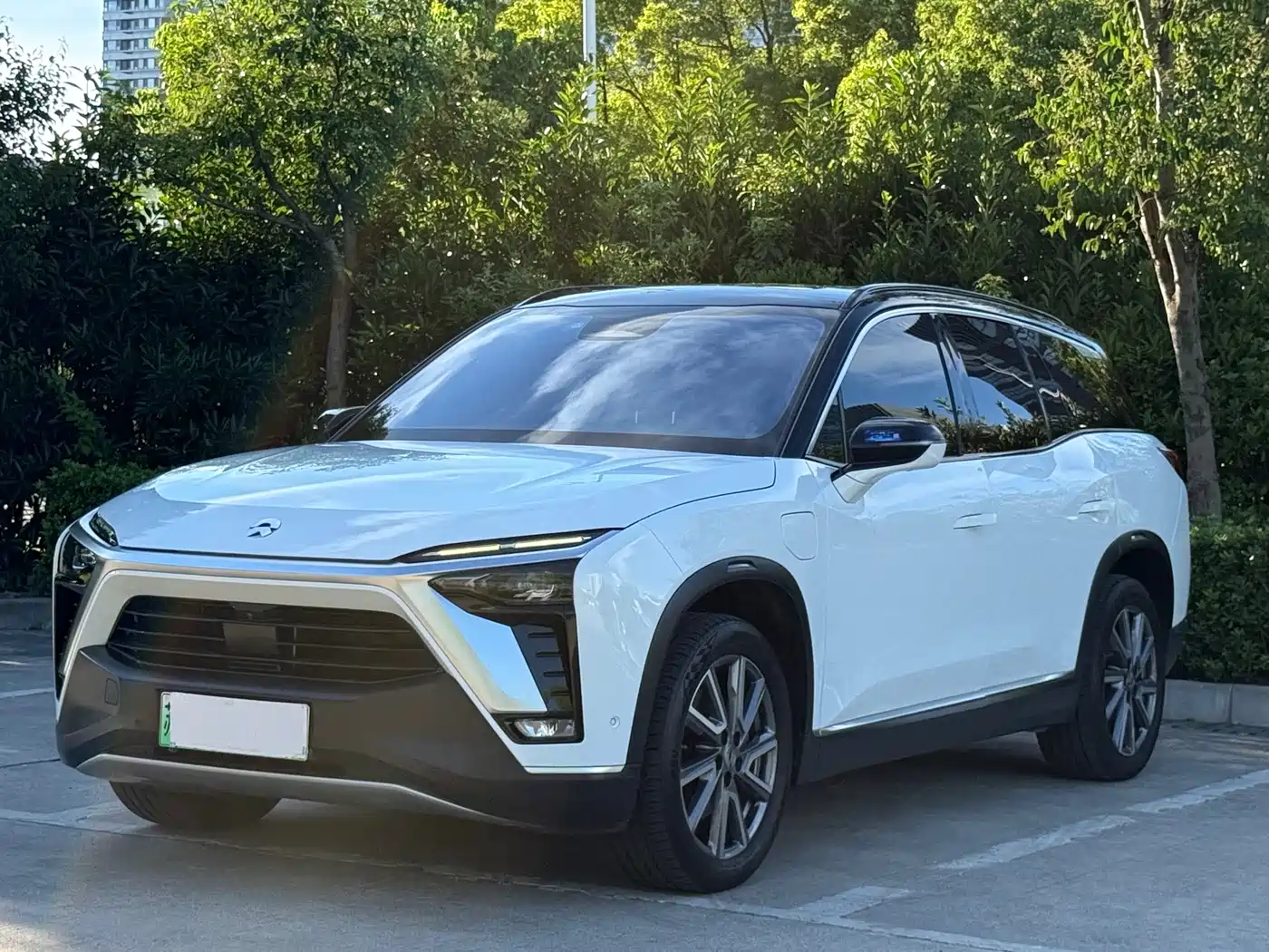 Фото 1 - NIO ES8