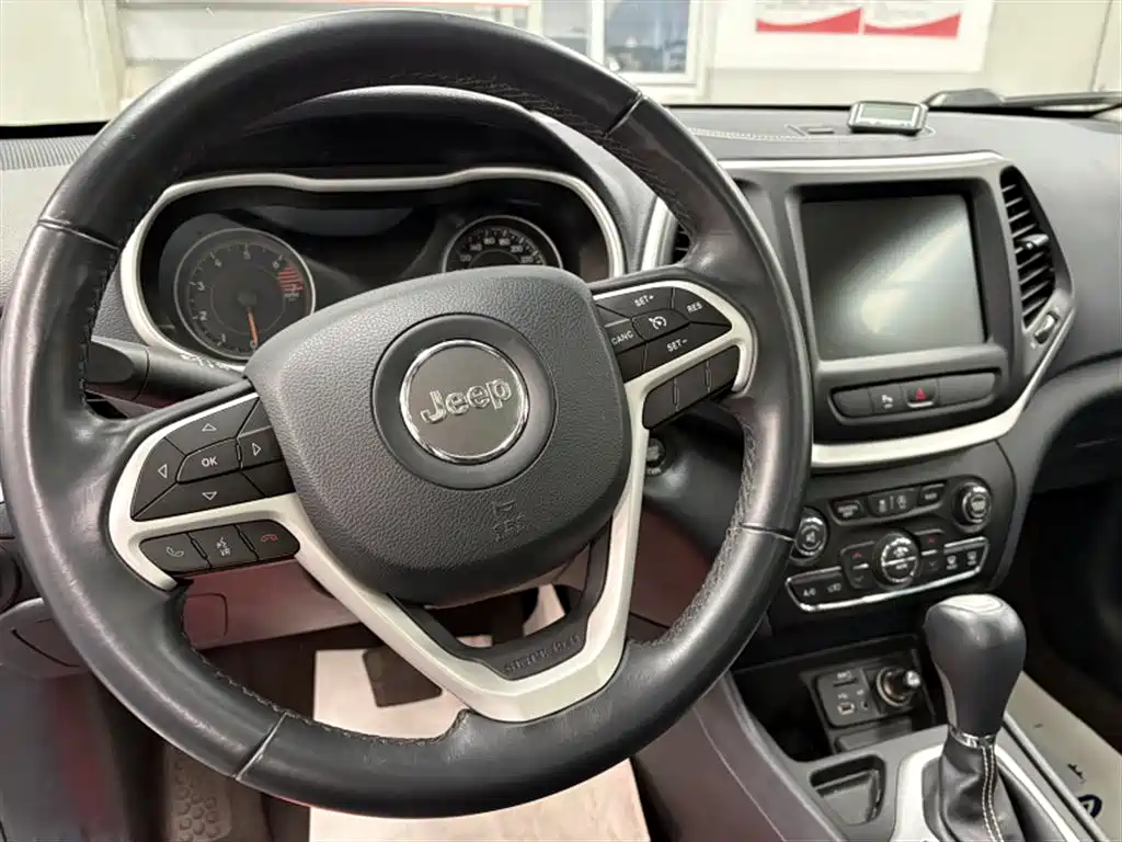 Фото 5 - Jeep Cherokee
