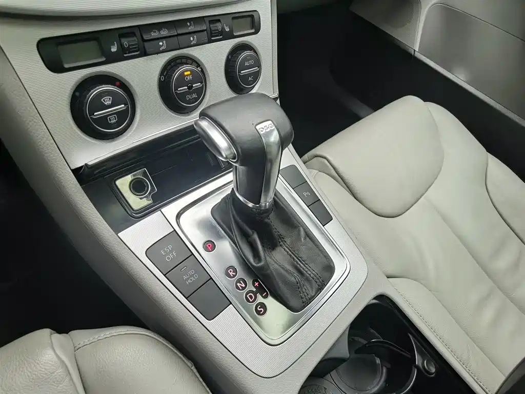 Volkswagen Magotan 2011 1.8TSI DSG Comfort фото 13