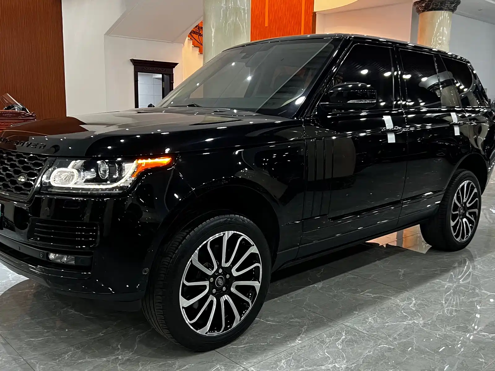 Фото 1 - Land Rover Range Rover