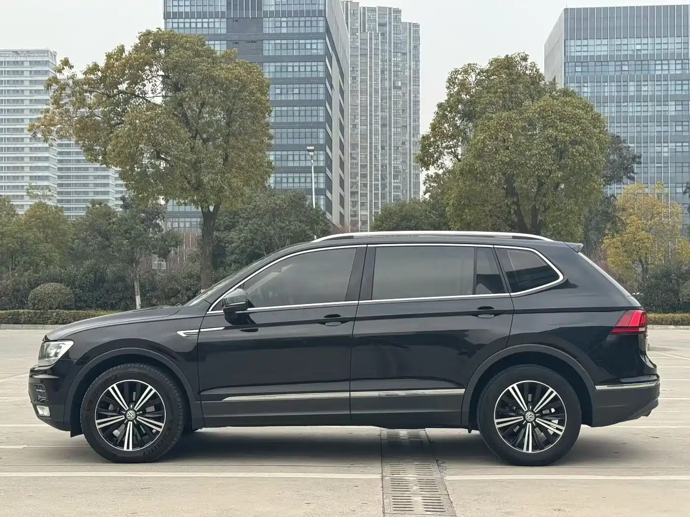 Volkswagen Tiguan L 2019 330TSI Automatic 2WD Panorama Comfort Edition China VI фото 3