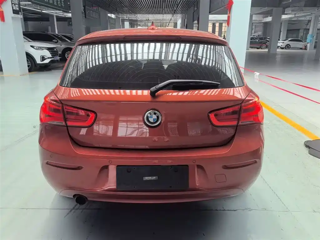 BMW 1 Series (Import) 2018 118i Leading фото 6