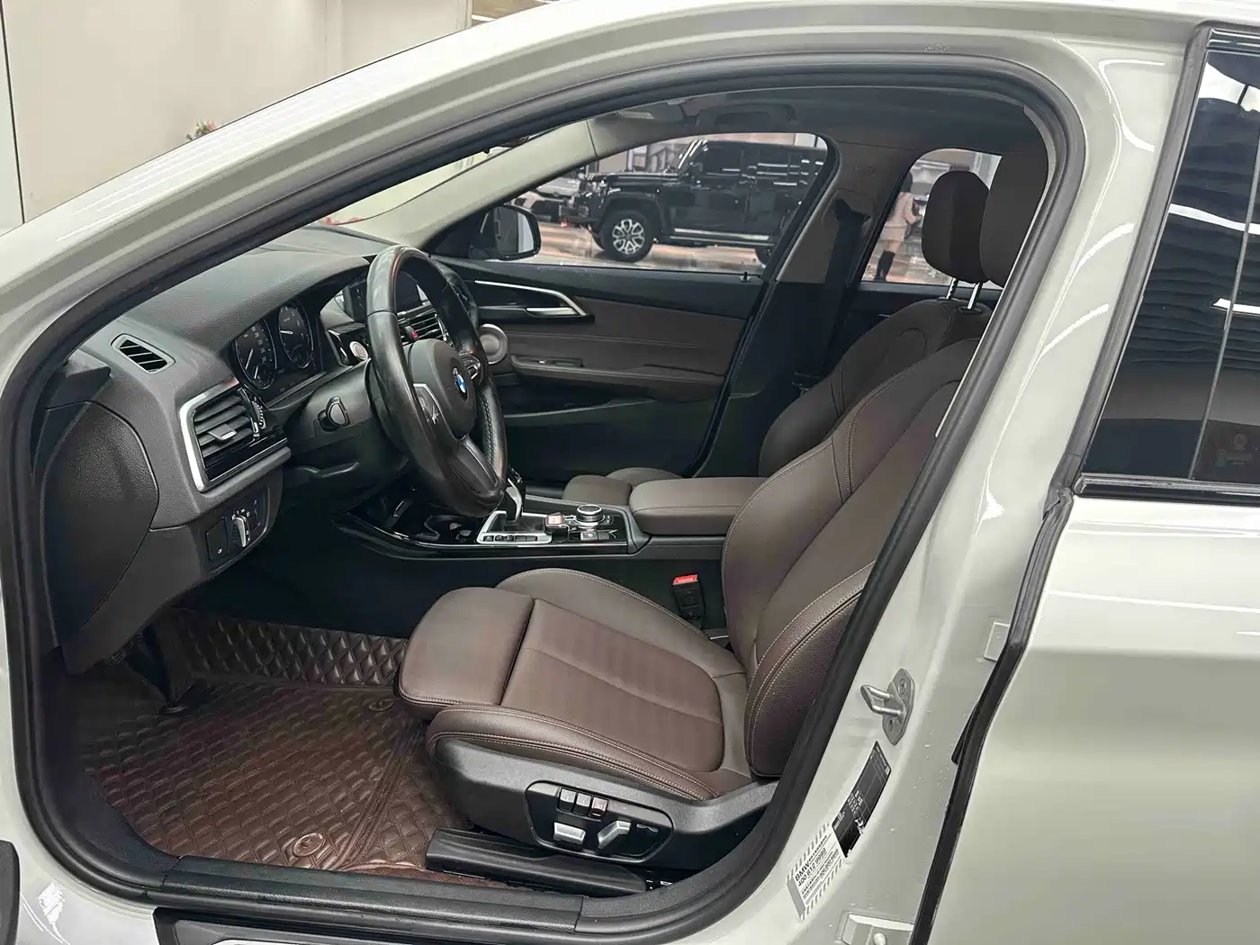 BMW 1 Series 2021 120i M Sport Shadow Edition фото 7
