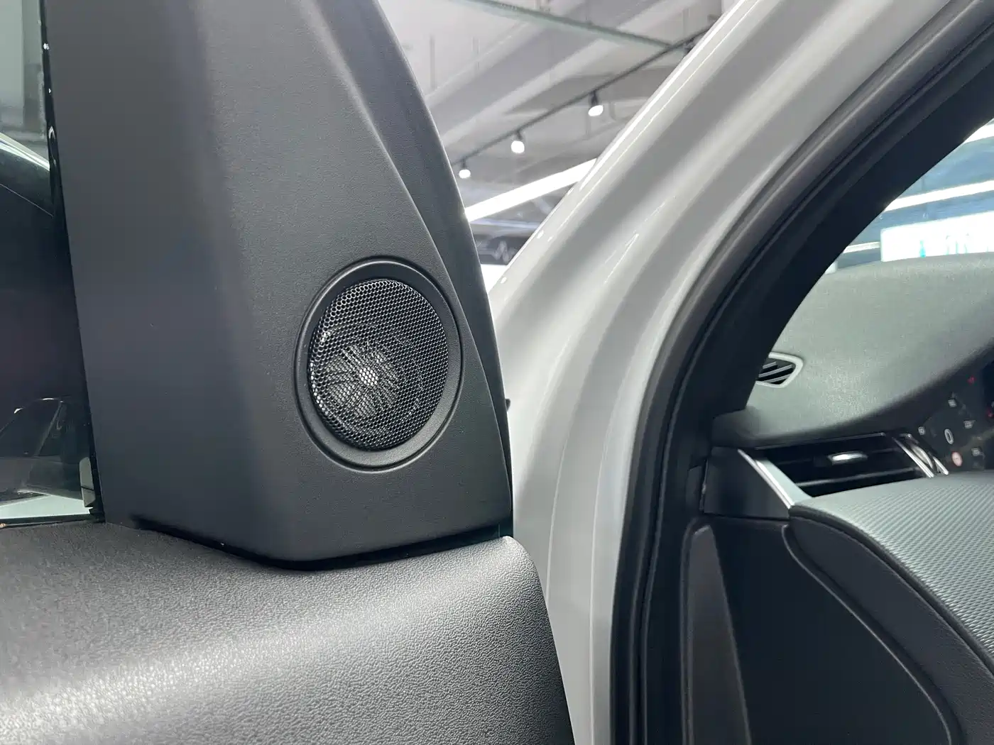 Land Rover Discovery Sport 2020 249PS R-Dynamic Performance Tech 7-seater фото 6