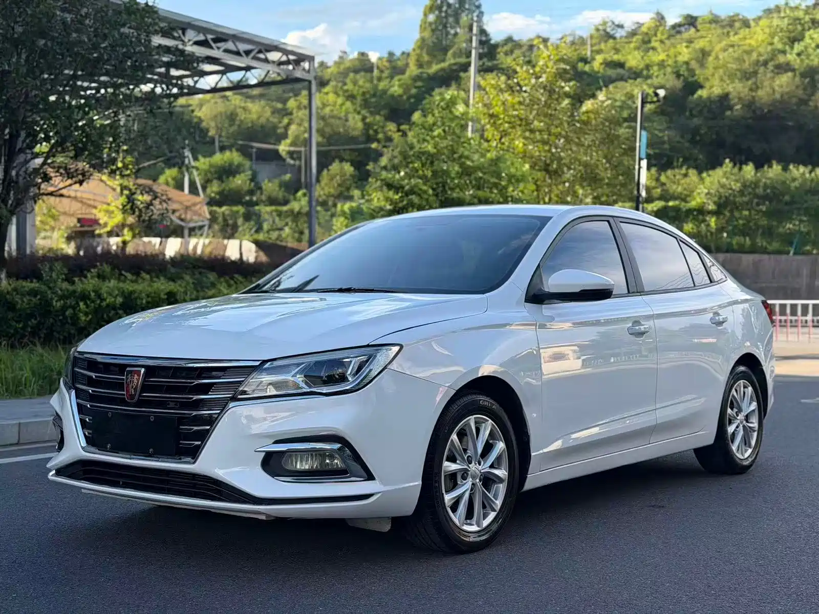 Фото 1 - Roewe i5