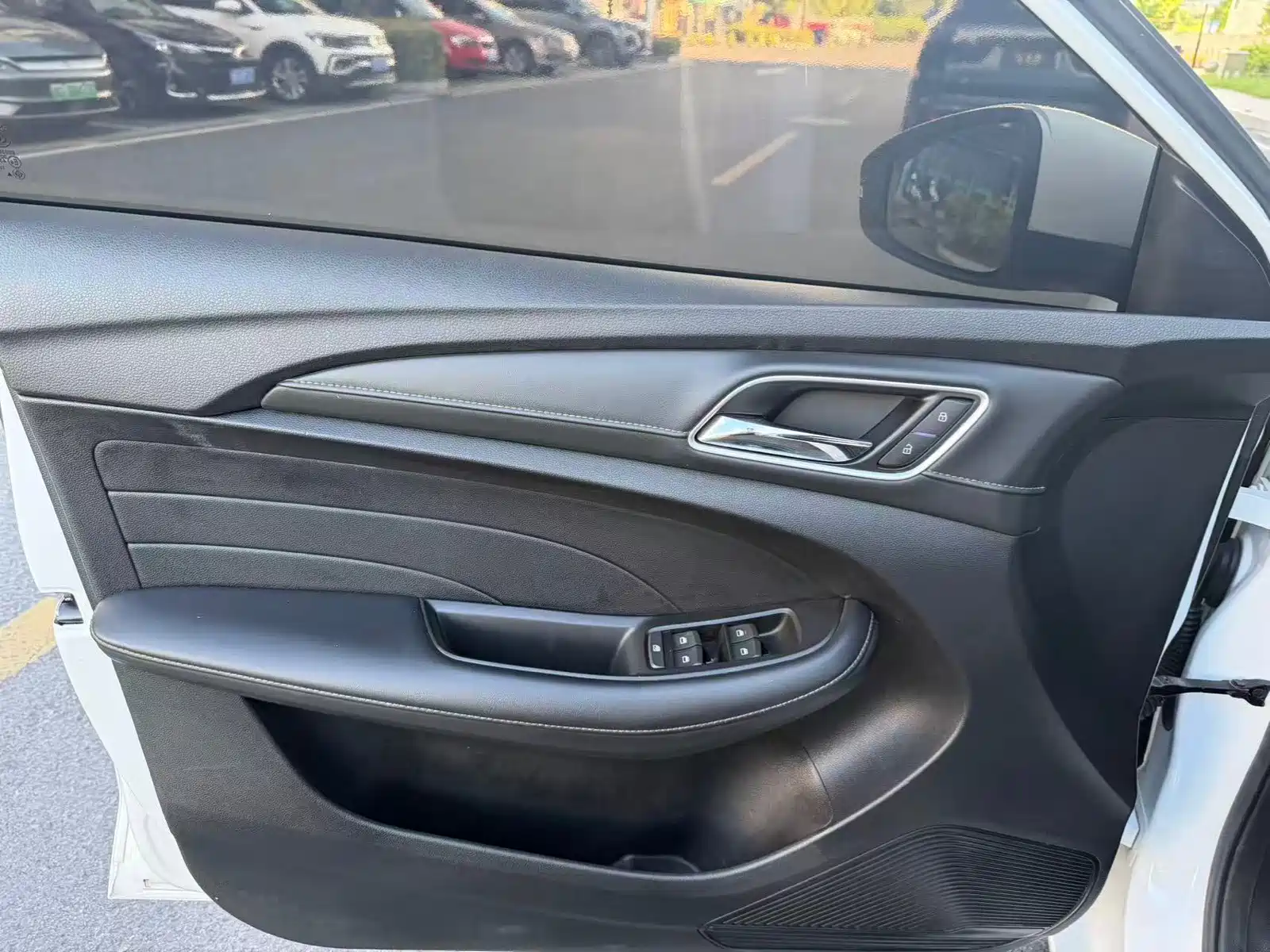 Фото 5 - Roewe i5