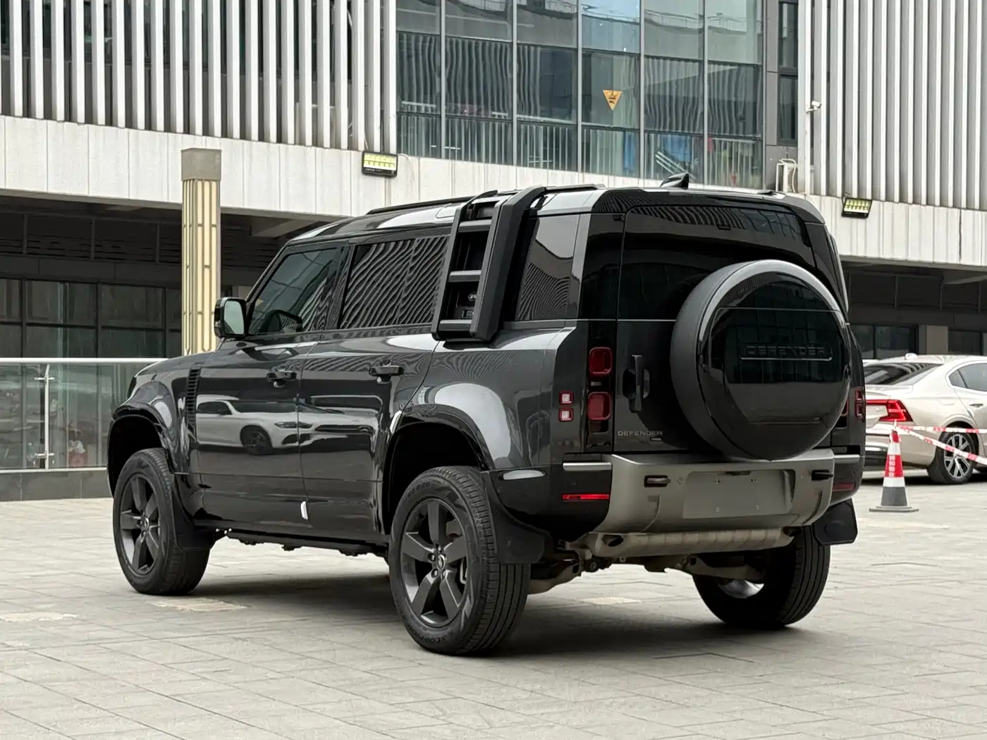 LAND ROVER DEFENDER