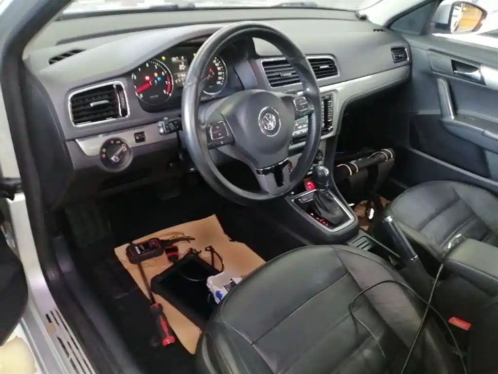 Volkswagen Lavida 2013 Facelift 1.6L Automatic Luxury фото 10
