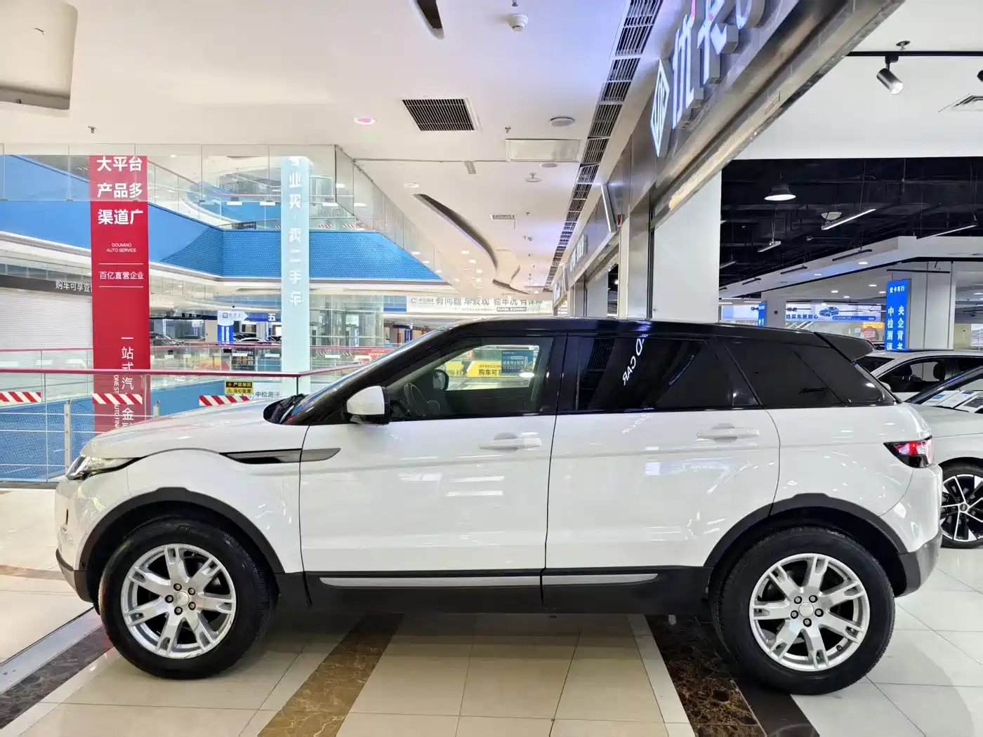 Land Rover Range Rover Evoque (Import) 2014 2.0T 5-door Brilliance фото 19
