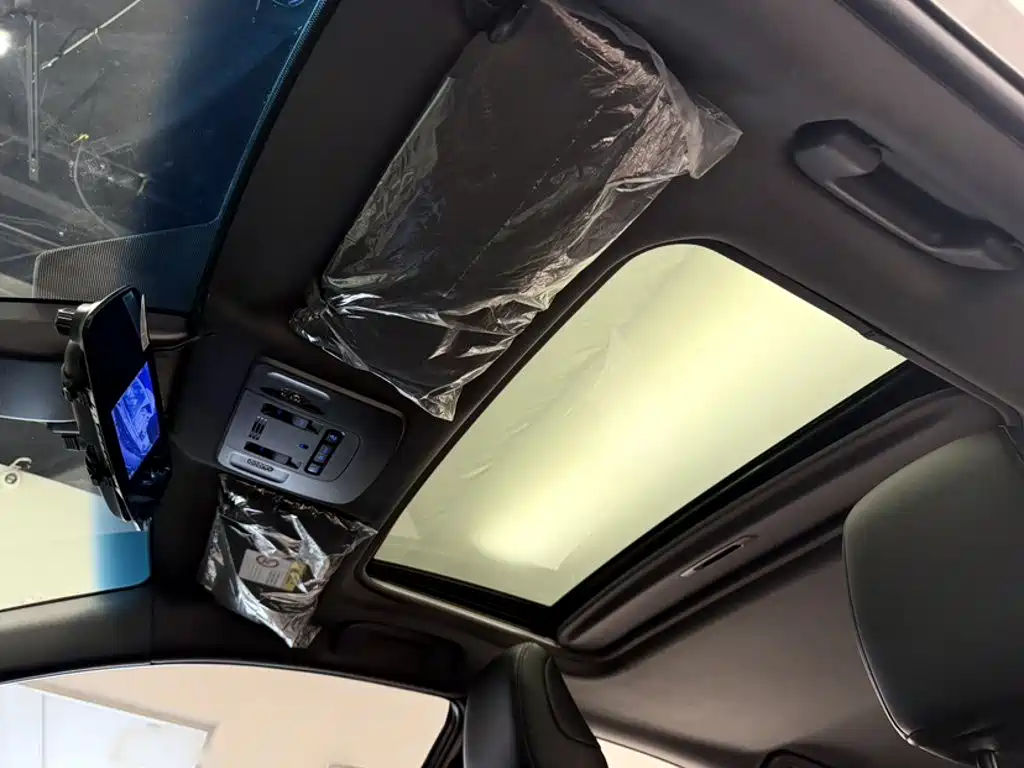 Photo 16 - Toyota Avalon