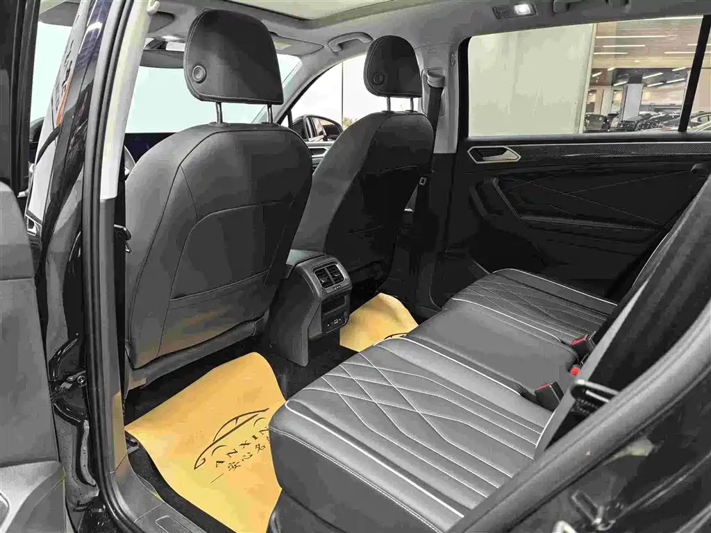 Volkswagen Tiguan L 2024 Outstanding 330TSI Auto 2WD R-Line Dragon Glory Edition фото 13