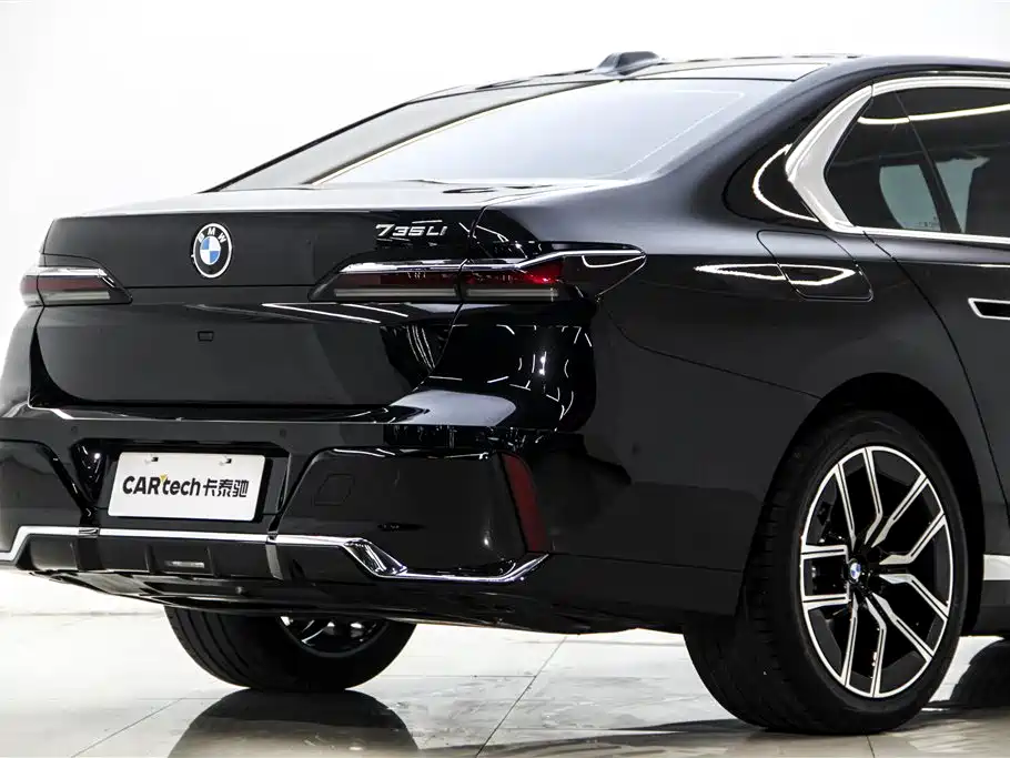 BMW 7 Series 2023 Model 735Li M Sport Package фото 9
