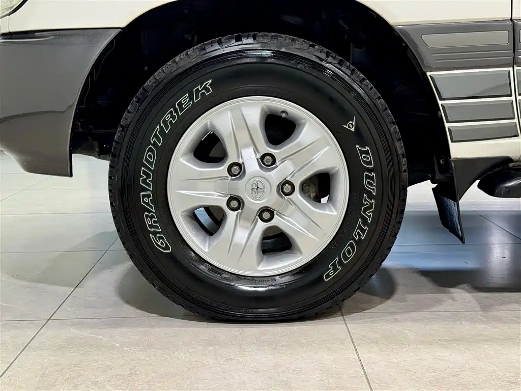 Toyota Land Cruiser 2005 4.7L Automatic VX-R фото 9
