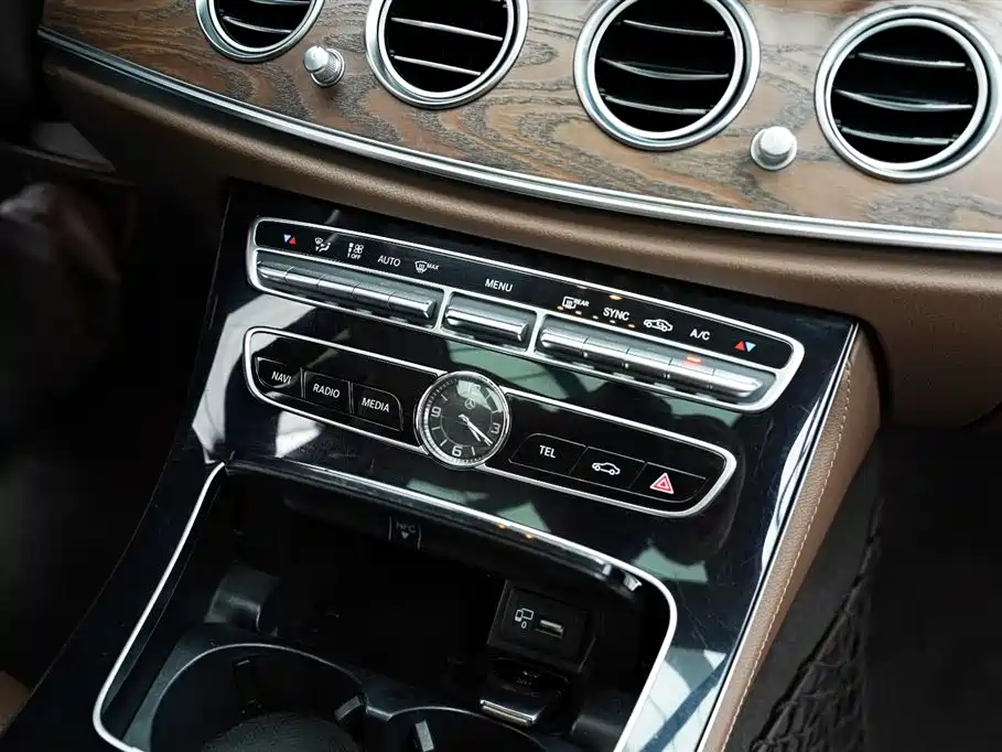 Mercedes-Benz E-Class 2016 E 200 L фото 9