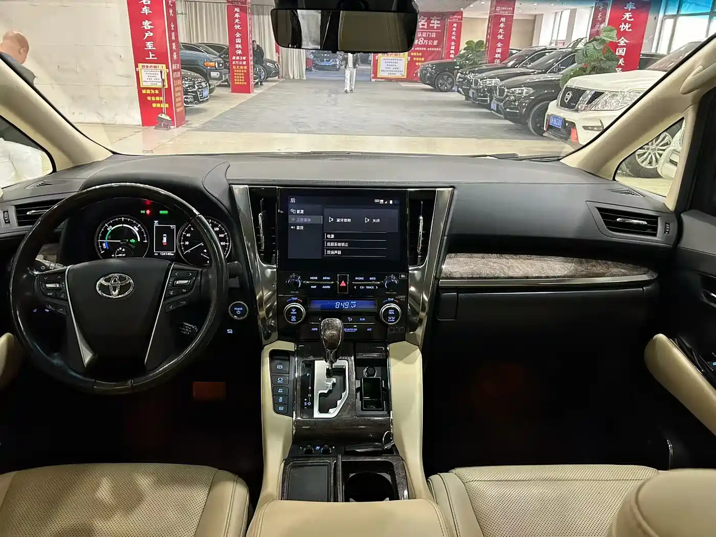Toyota Vellfire 2021 Crown Hybrid 2.5L HV Premium Edition фото 4