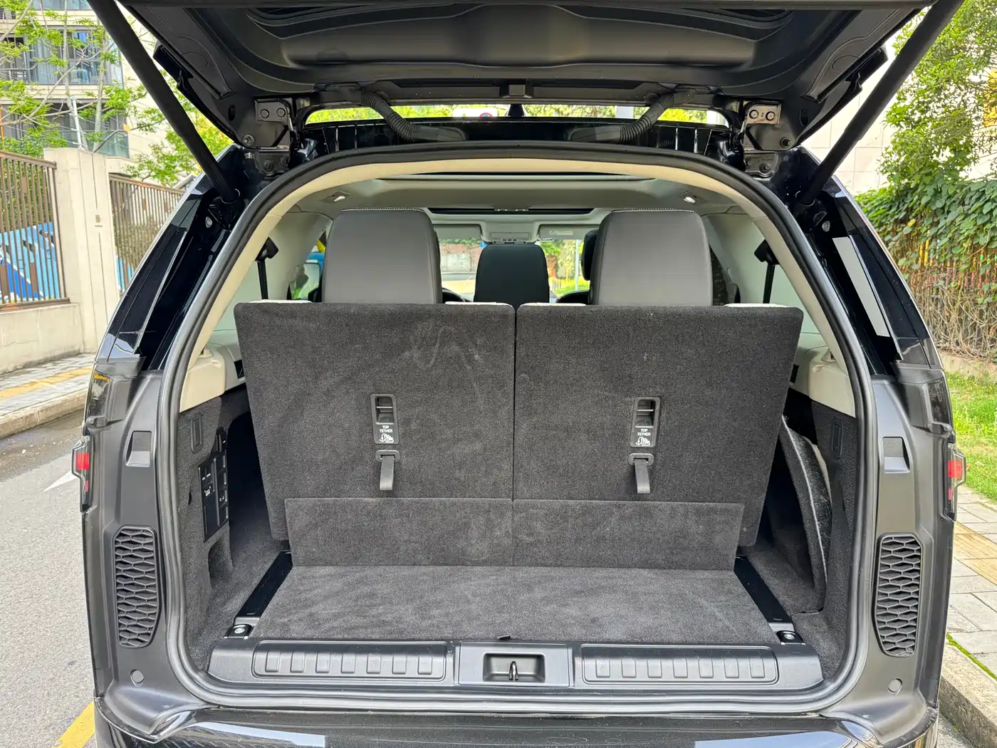 Land Rover Discovery 2023 Facelift 360PS R-Dynamic S фото 24