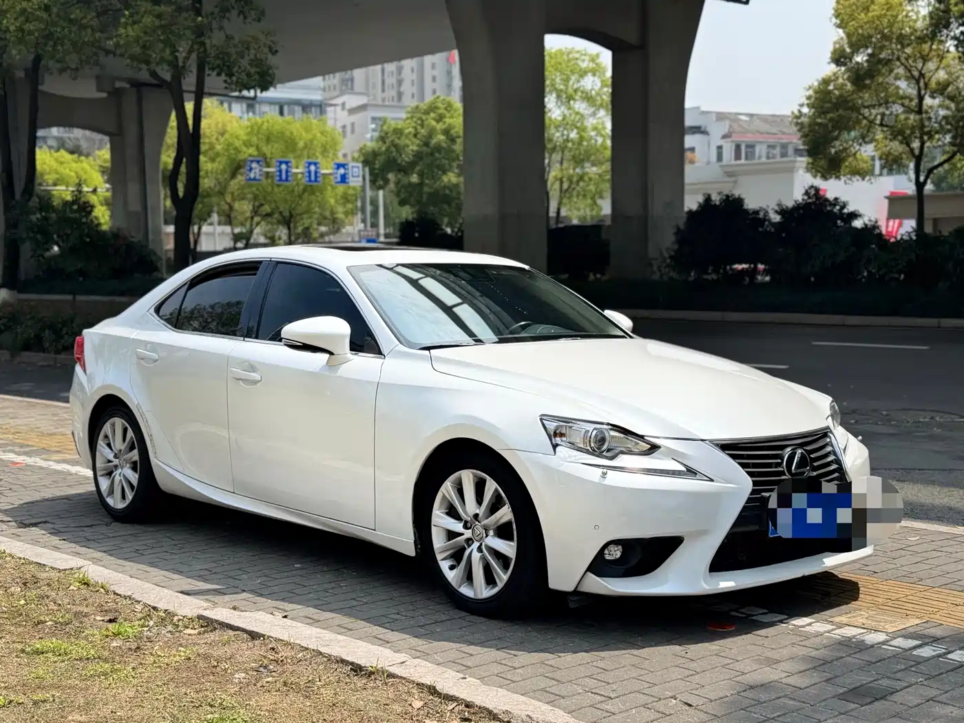 Lexus IS 2015 200t Luxury Edition фото 4