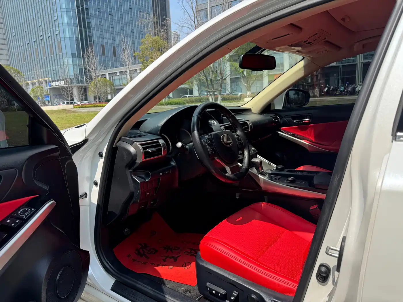 Lexus IS 2015 200t Luxury Edition фото 6