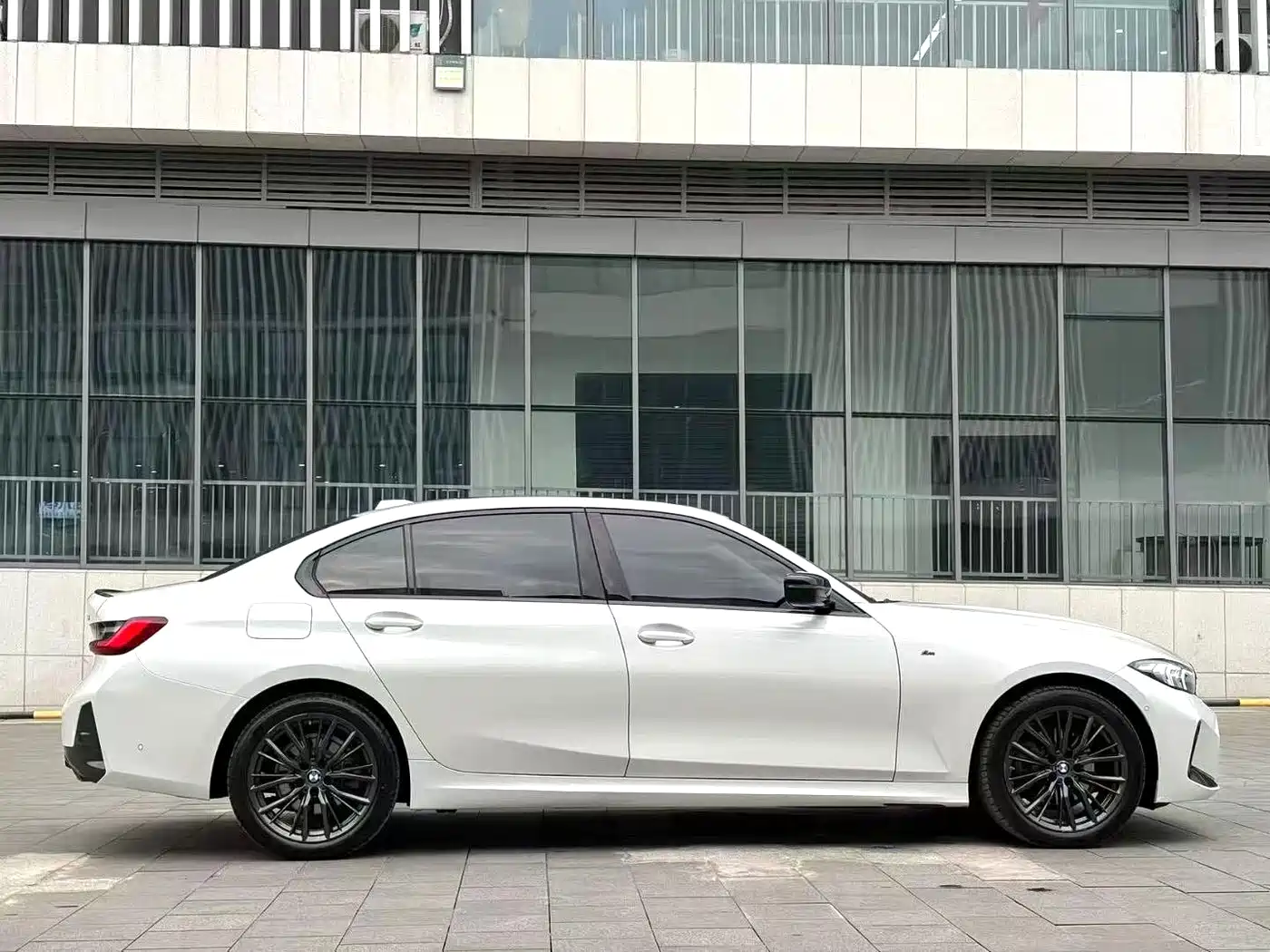 BMW 3 Series 2024 325Li M Sport Shadowline Package фото 6