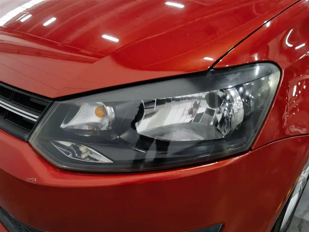 Volkswagen Polo 2011 1.4L Automatic Style Edition фото 7