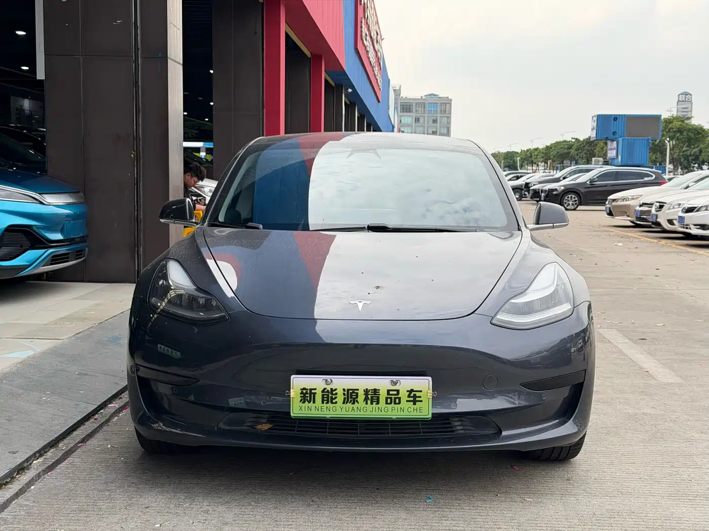 TESLA MODEL 3