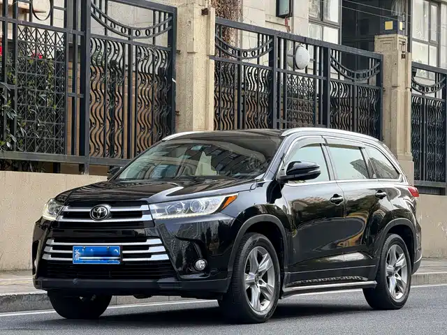 TOYOTA HIGHLANDER