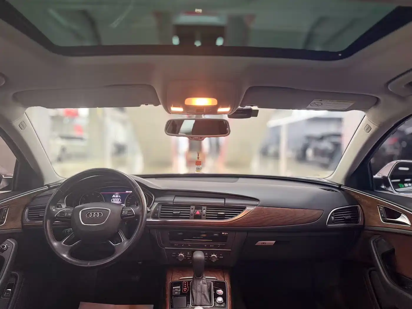 Фото 6 - Audi A6L