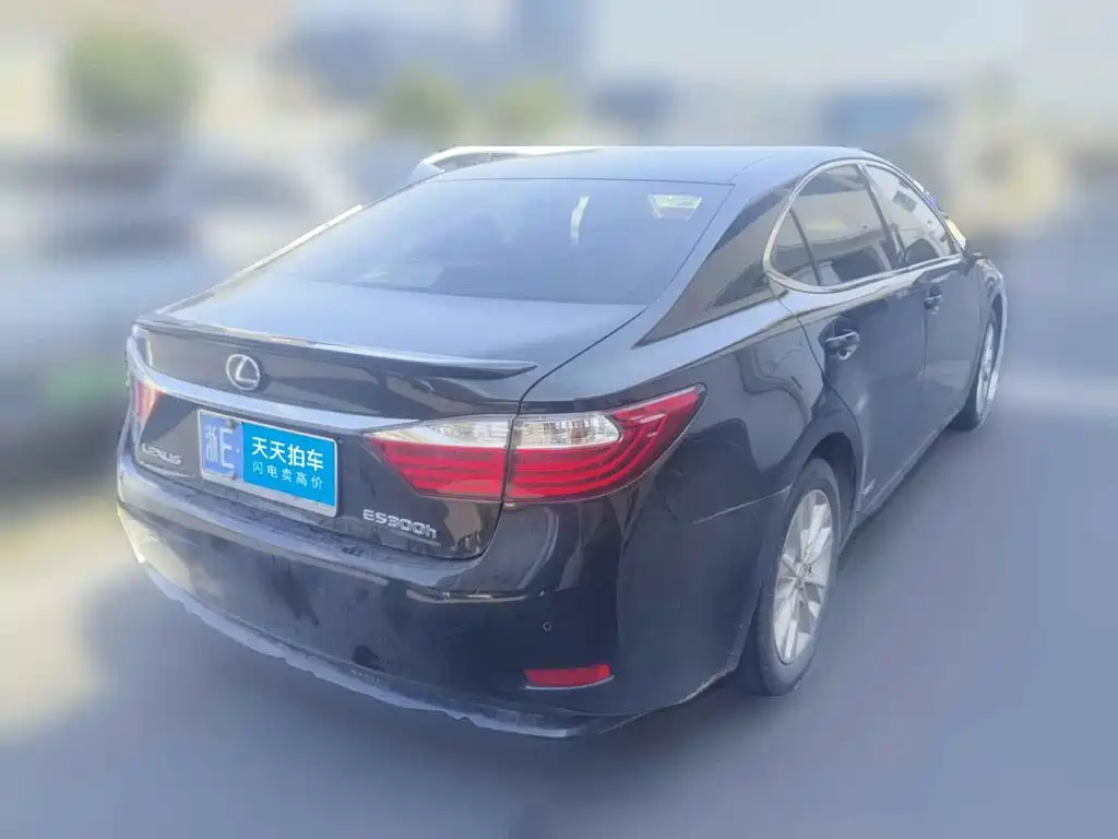 Фото 2 - Lexus ES