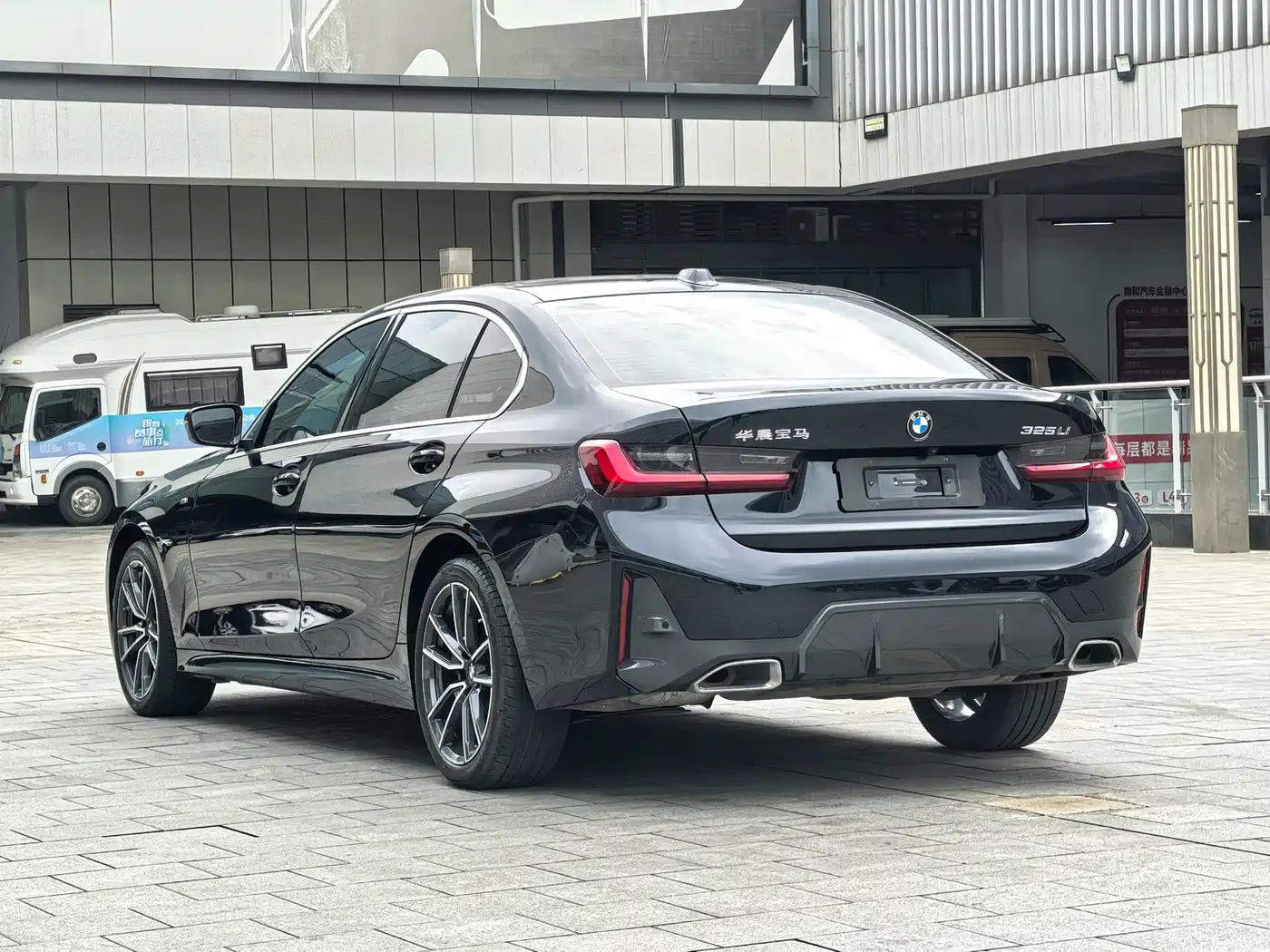 BMW 3 Series 2025 325Li M Sport Package фото 7