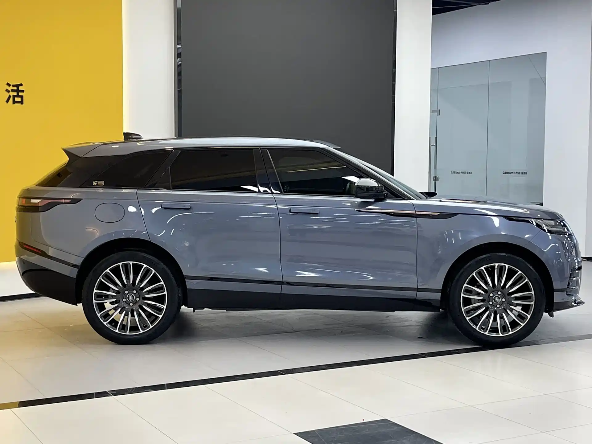 Фото 7 - Land Rover Range Rover Velar