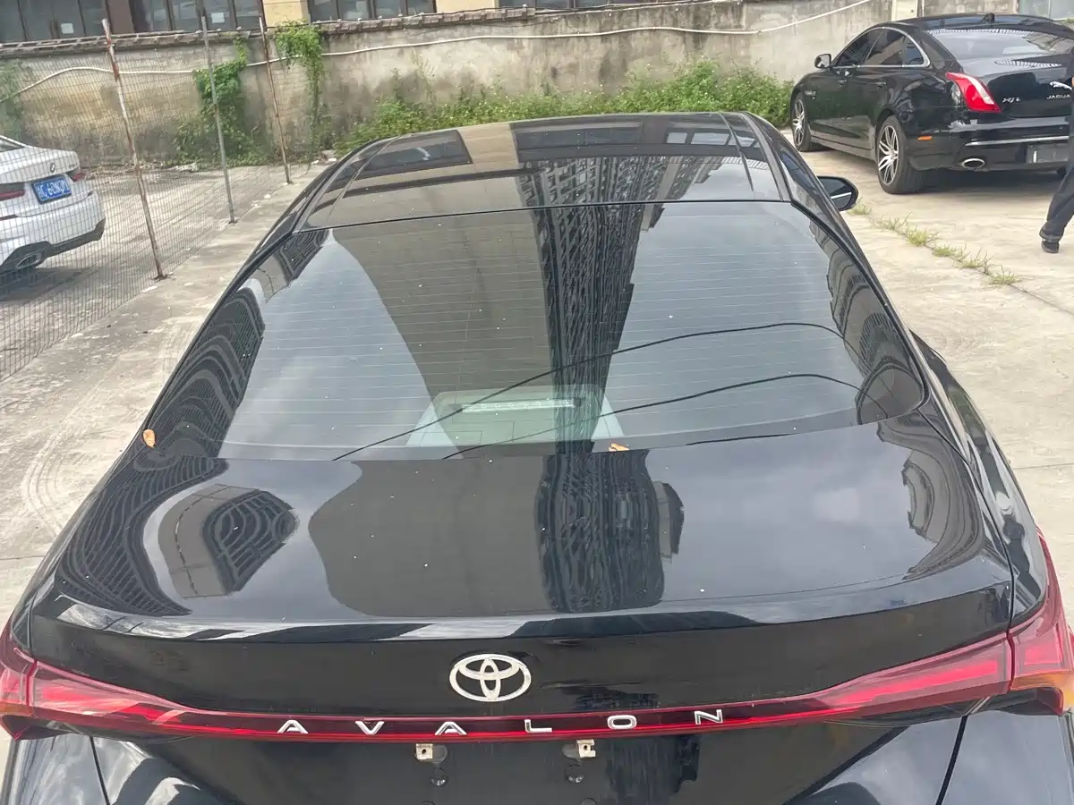 Photo 25 - Toyota Avalon