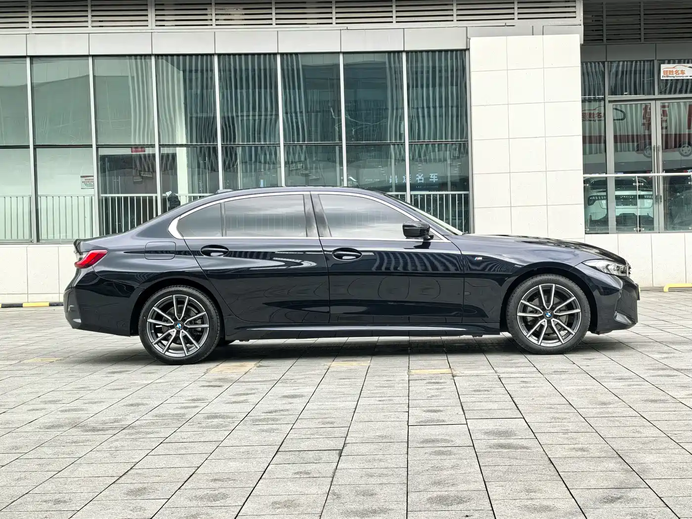 BMW 3 Series 2025 325Li M Sport Package фото 4